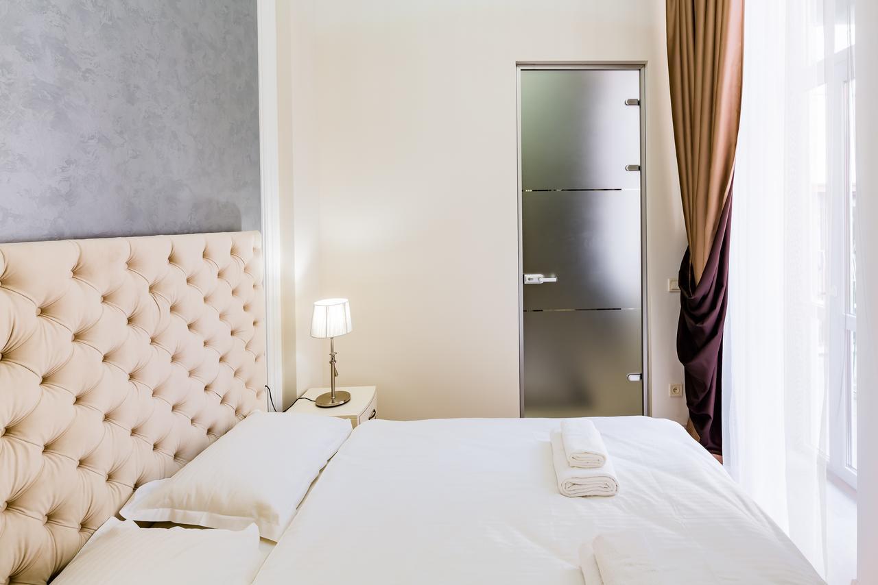 Leogrand Deluxe Apartments On Doroshenka 17 Lviv Eksteriør bilde